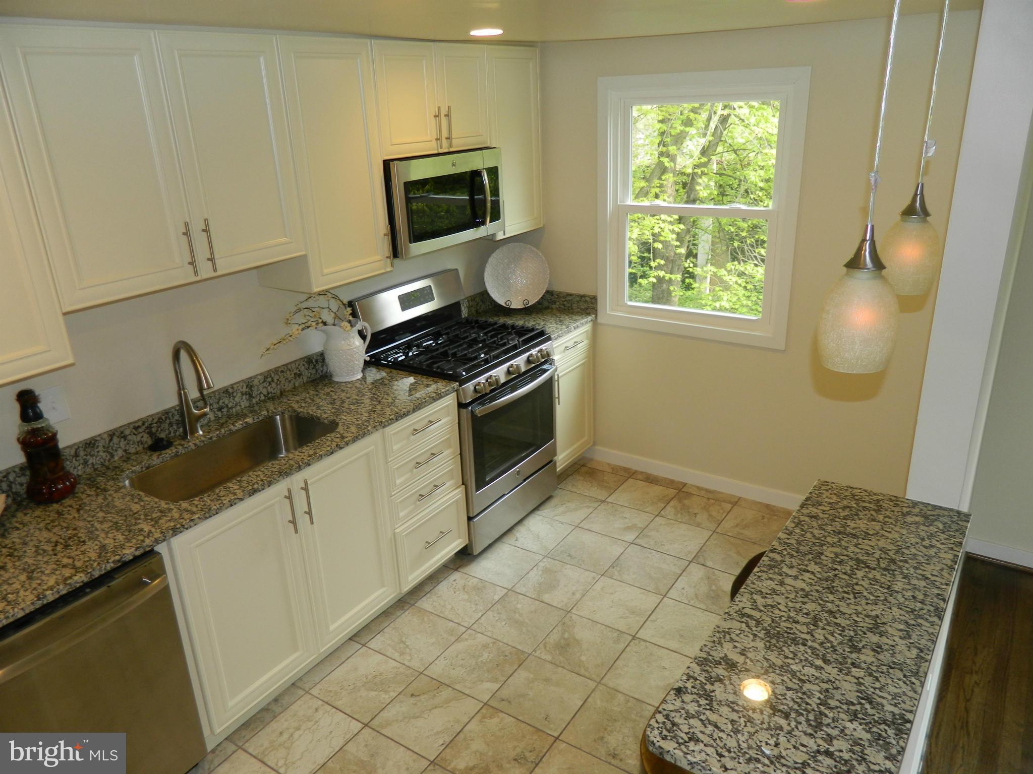 1021 Grovehill Road Baltimore, MD 21227 - Photo 5 of 30 Kitchen