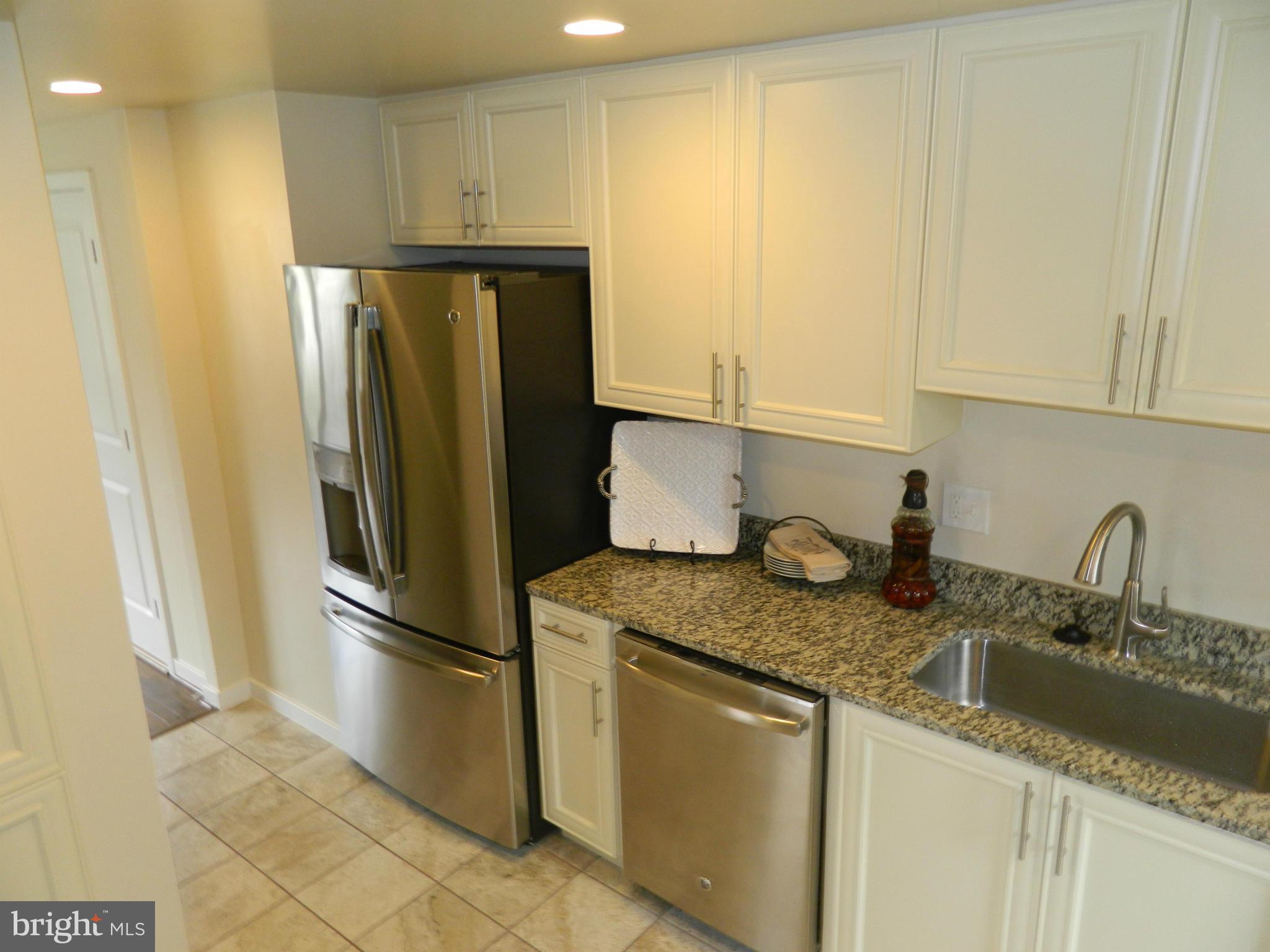 1021 Grovehill Road Baltimore, MD 21227 - Photo 7 of 30 Kitchen