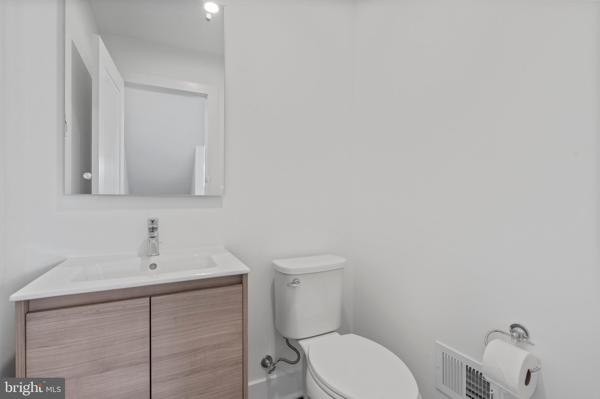 2038 Tysons Ridgeline Road Falls Church, VA 22043 - Photo 40 of 42 Bath