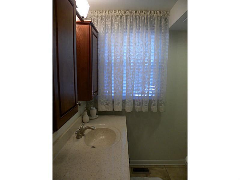 5053 Lee Turner Road Columbus, IN 47201 - Photo 13 of 22 Gallery Image 13
