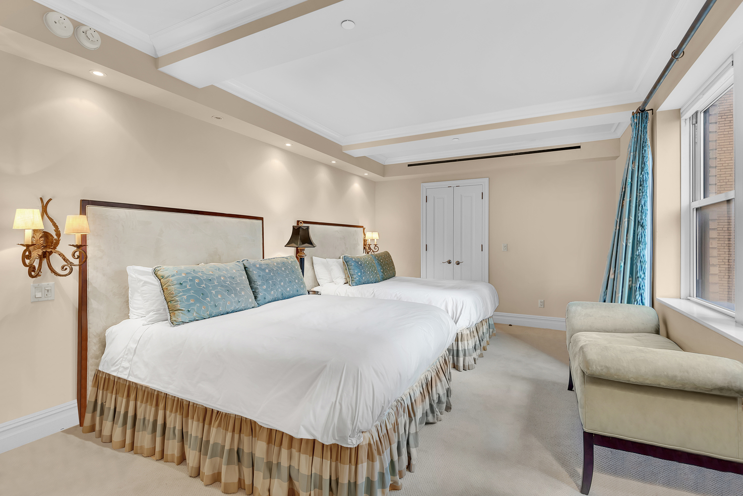 160 Central Park South, Unit 1015/1018 Manhattan, NY 10019 - Photo 9 of 15 a bedroom with a bed and a couch