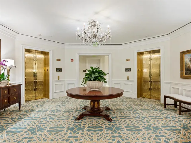 $3,360,000 | 35 Watergate Drive, Unit 906, Sarasota, FL 34236