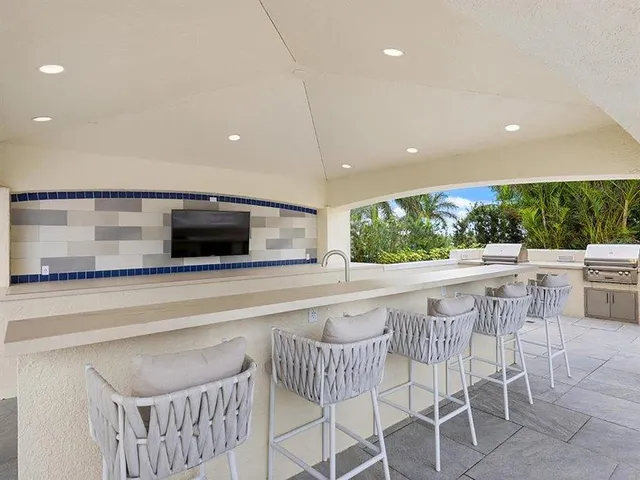 $3,360,000 | 35 Watergate Drive, Unit 906, Sarasota, FL 34236