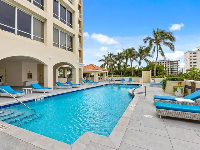 $3,360,000 | 35 Watergate Drive, Unit 906, Sarasota, FL 34236