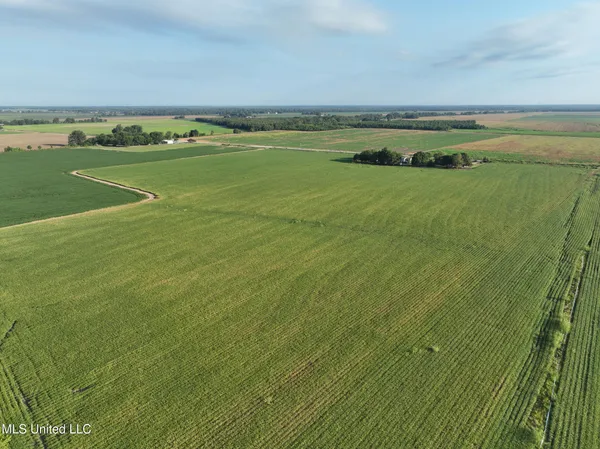 $220,000 | Denton Road, Lambert, MS 38643