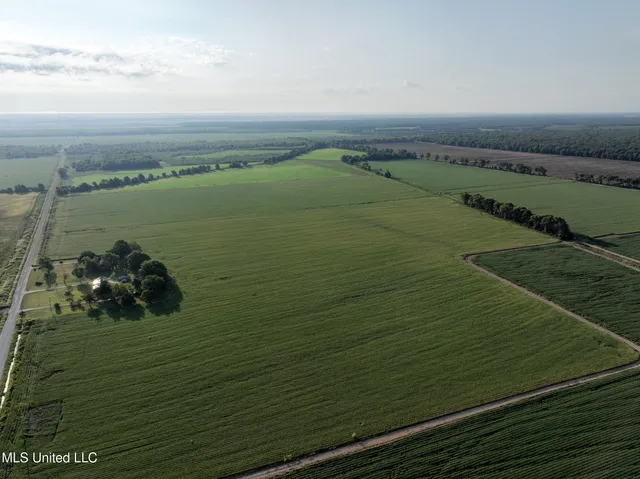 $220,000 | Denton Road, Lambert, MS 38643