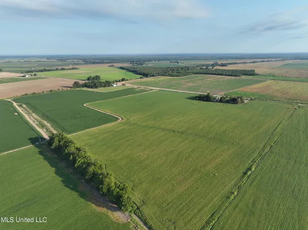 $220,000 | Denton Road, Lambert, MS 38643