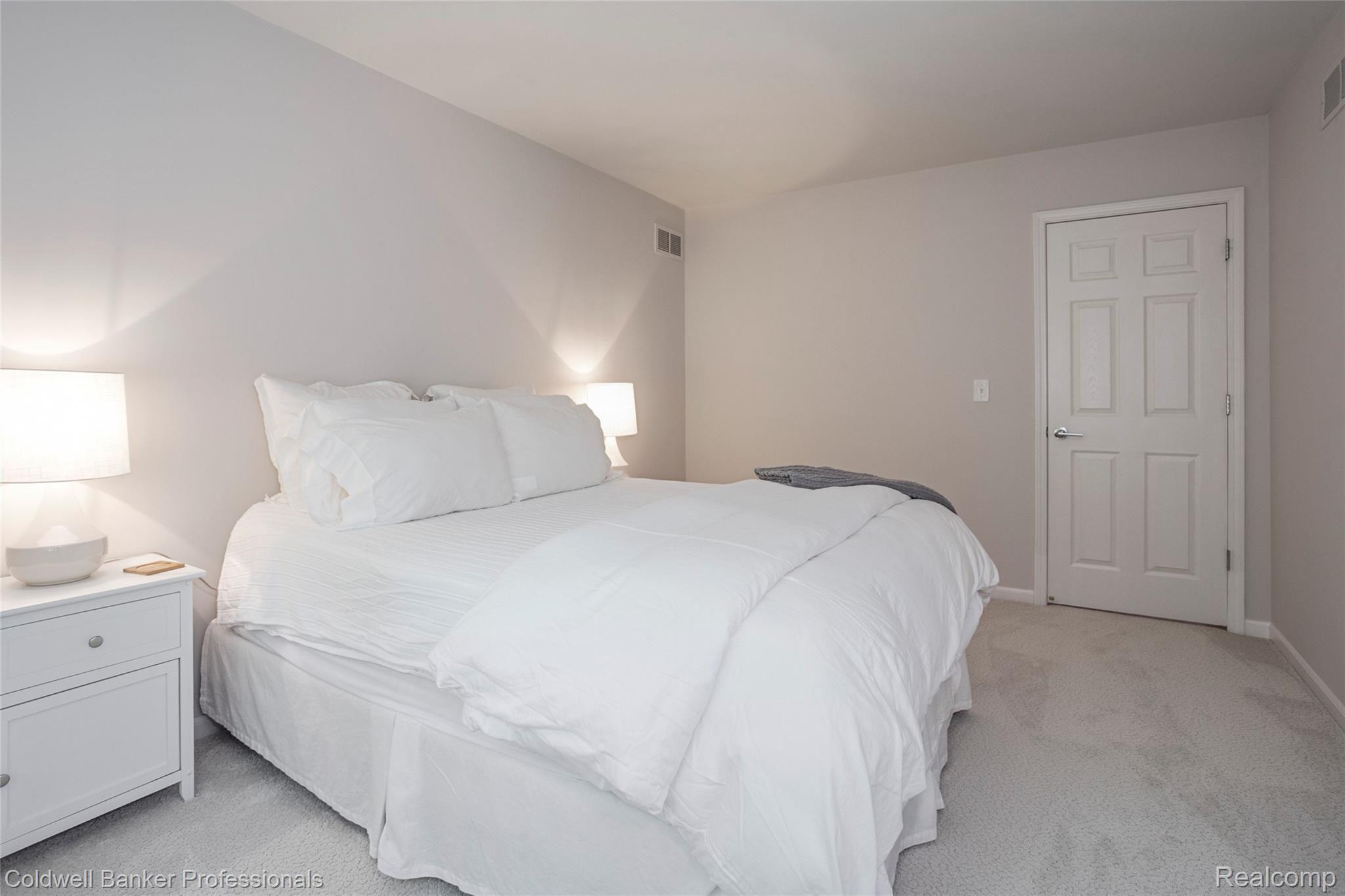 3746 Greenwood Street Rochester, MI 48309 - Photo 22 of 26 022-photo-bedroom-7215635.jpg