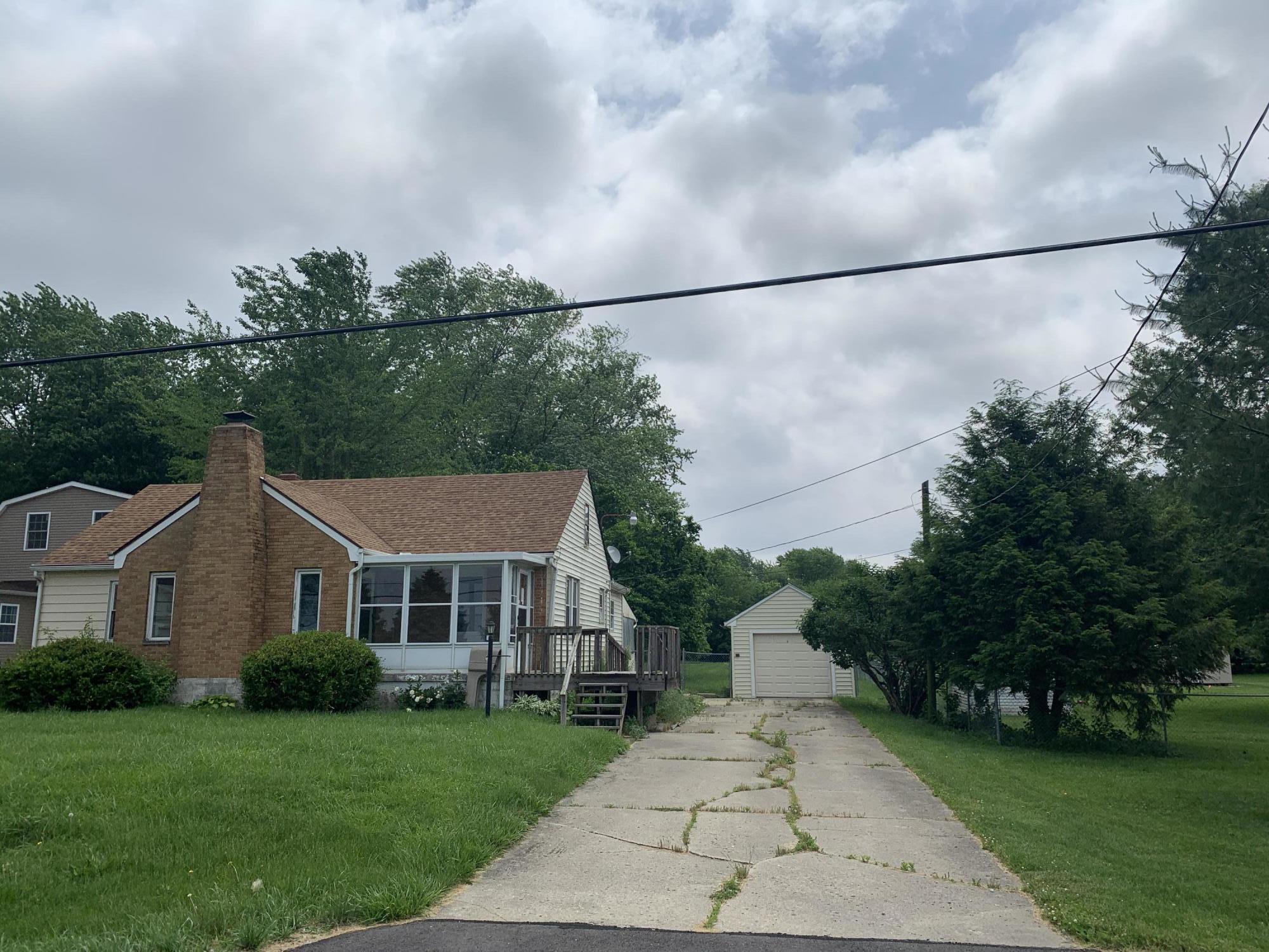 1592 Titus Road Springfield, OH 45502 - Photo 2 of 13
