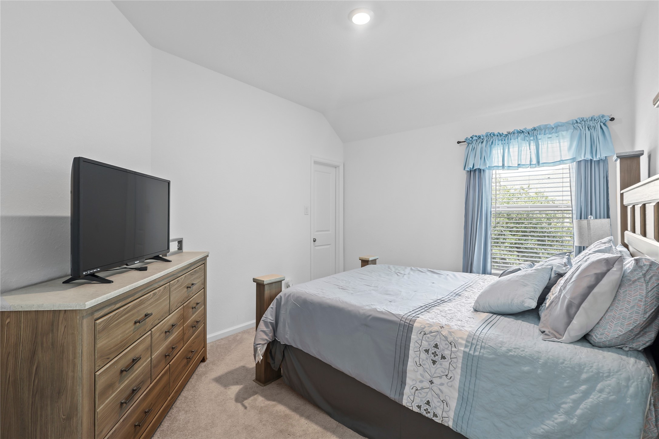 4050 Champlain Way Rosharon, TX 77583 - Photo 13 of 30 2nd bedroom