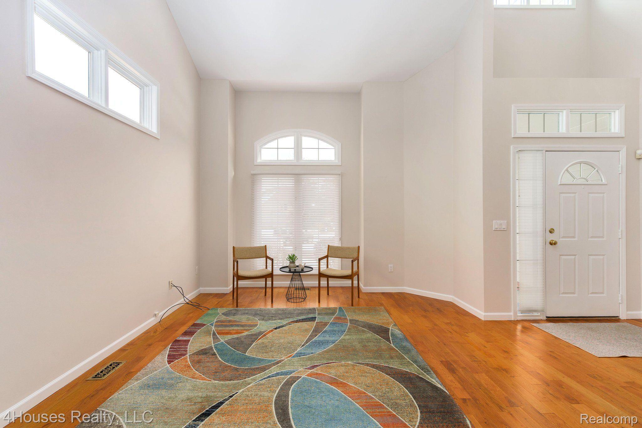 30658 Maplewood Circle Farmington, MI 48331 - Photo 10 of 50 Living Room