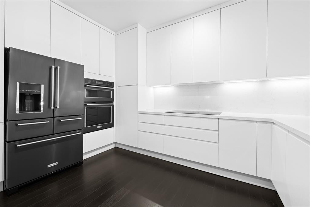 456 East Boca Raton Road Boca Raton, FL 33432 - Photo 11 of 24 a kitchen with appliances and cabinets