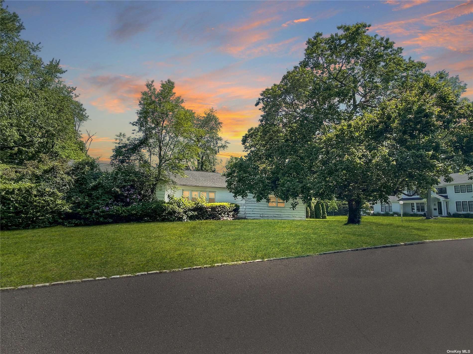 5 Spruce Drive, Roslyn, NY 11576 Compass