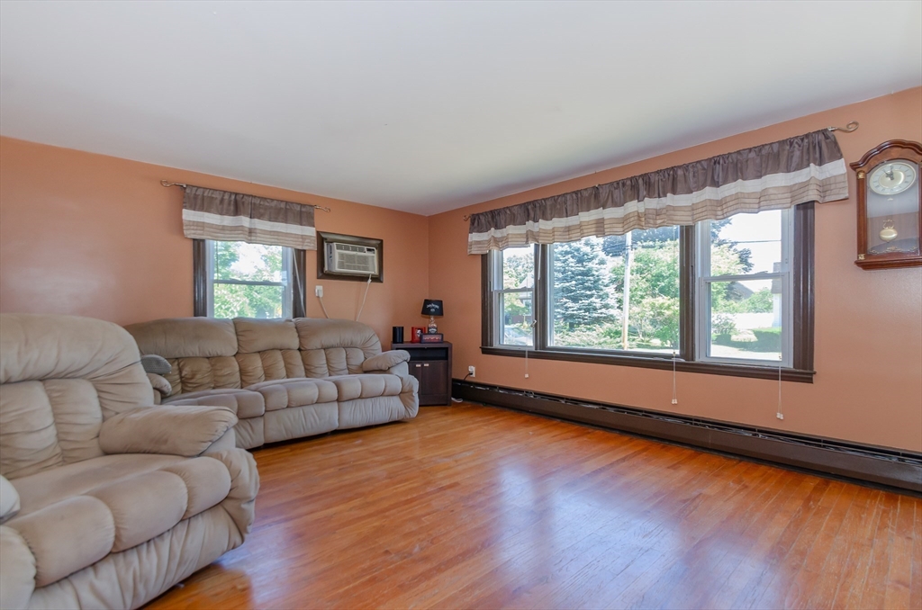 263 Maple Street Warwick, RI 02888 - Photo 8 of 23