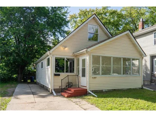 $2,299 | 1183 Edgerton Street, St. Paul, MN 55130