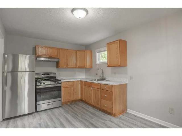 $2,299 | 1183 Edgerton Street, St. Paul, MN 55130