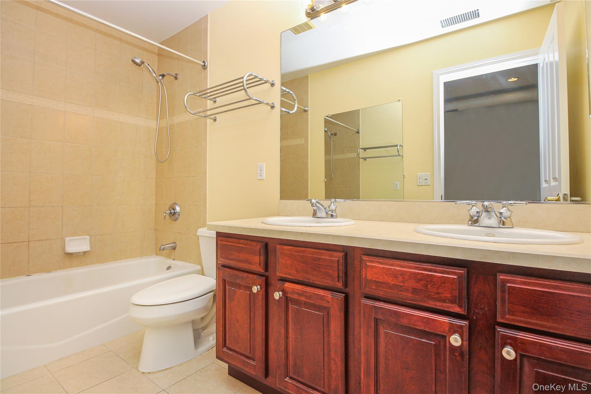 200 School House Road, Unit 1A Peekskill, NY 10566 - Photo 16 of 35 Primary bathroom
