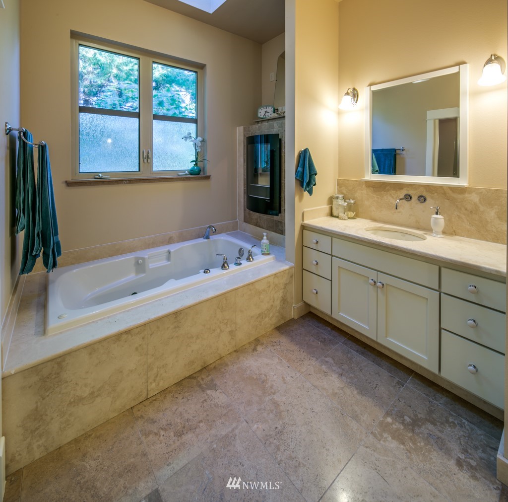 2040 East Hemmi Road Everson, WA 98247 - Photo 13 of 25 Gallery Image 13
