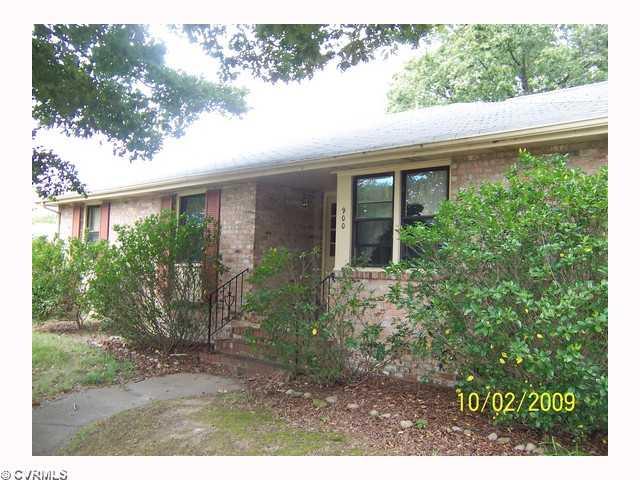 900 Jamestown Road Colonial Heights, VA 23834 - Photo 2 of 12 Exterior Front