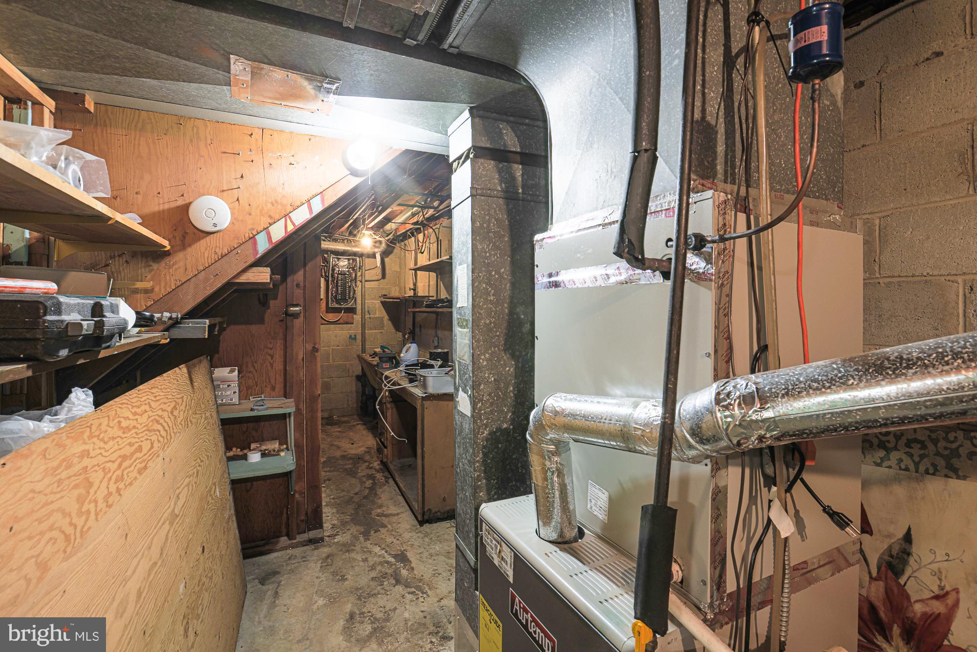 416 Nottingham Road Baltimore, MD 21229 - Photo 30 of 39 a view of water heater room