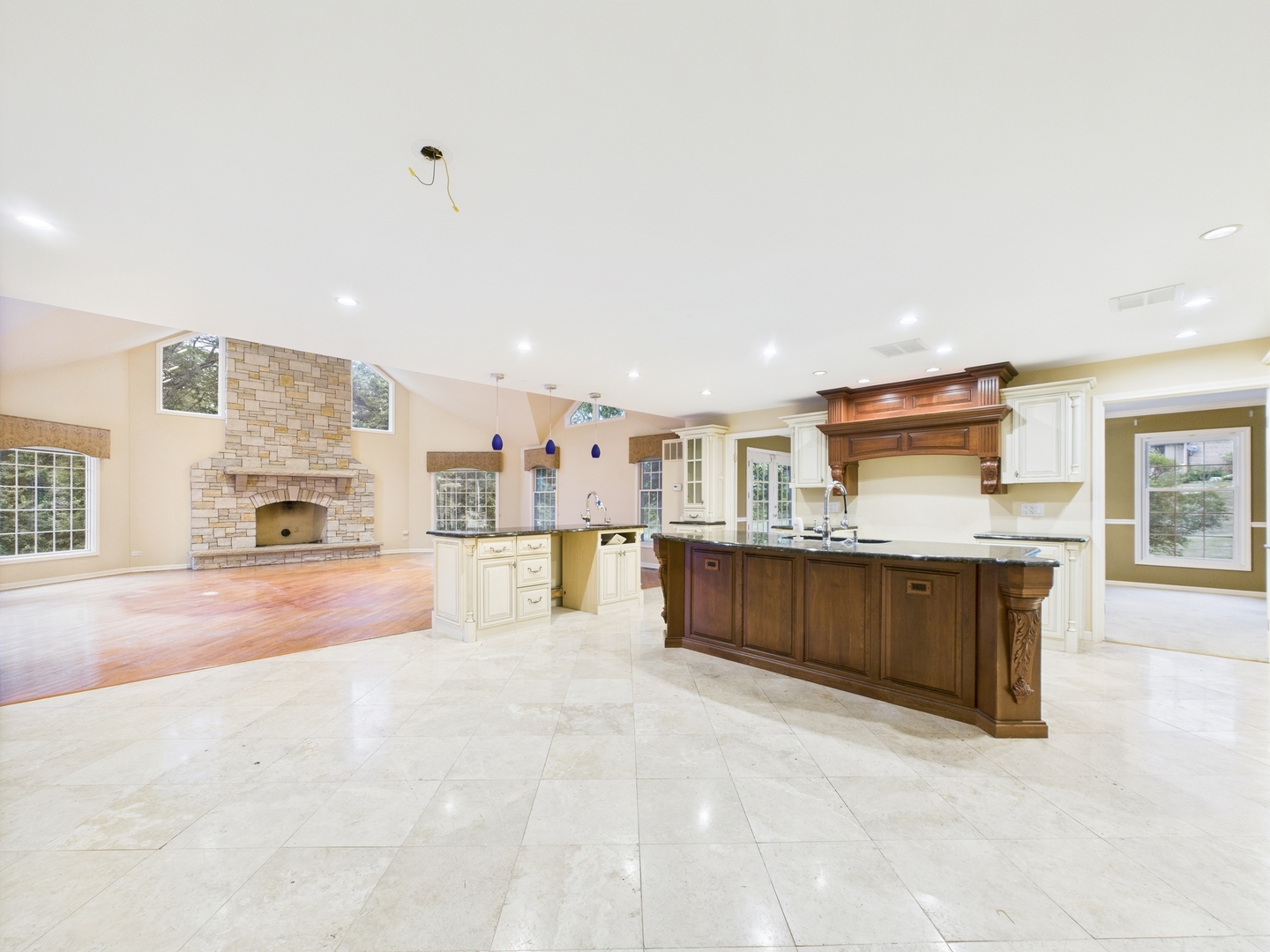 558 St Andrews Lane Inverness, IL 60067 - Photo 8 of 42