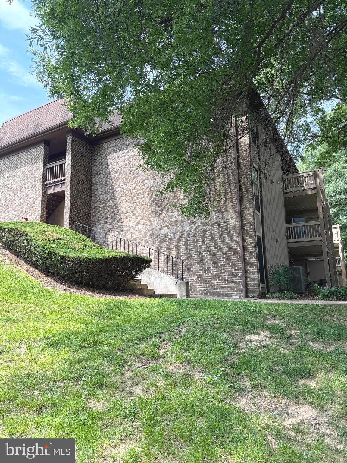 5816 Royal Ridge Drive Springfield, VA 22152 - Photo 3 of 4