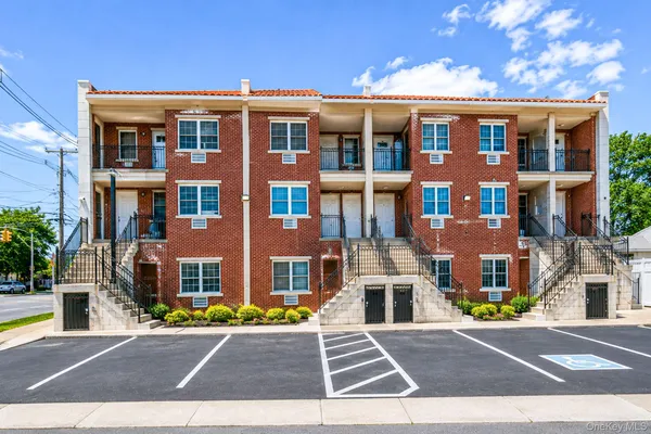 $949,999 | 821 Prospect Avenue, Westbury, NY 11590