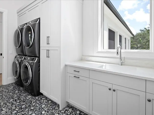 $11,995,000 | 208 Hickory Road, Naples, FL 34108