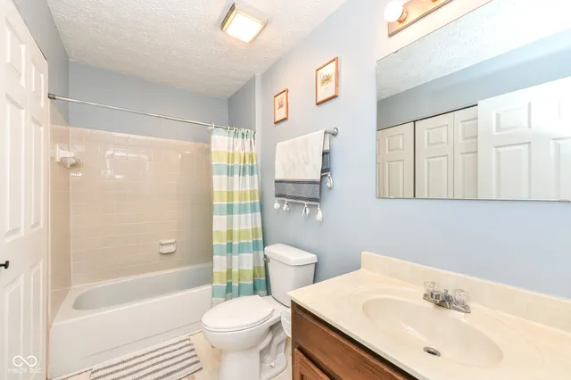 $199,900 | 2502 Chaseway Court, Indianapolis, IN 46268