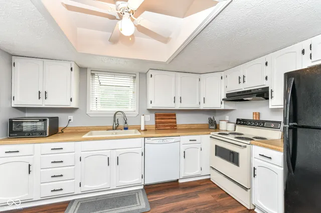 $199,900 | 2502 Chaseway Court, Indianapolis, IN 46268