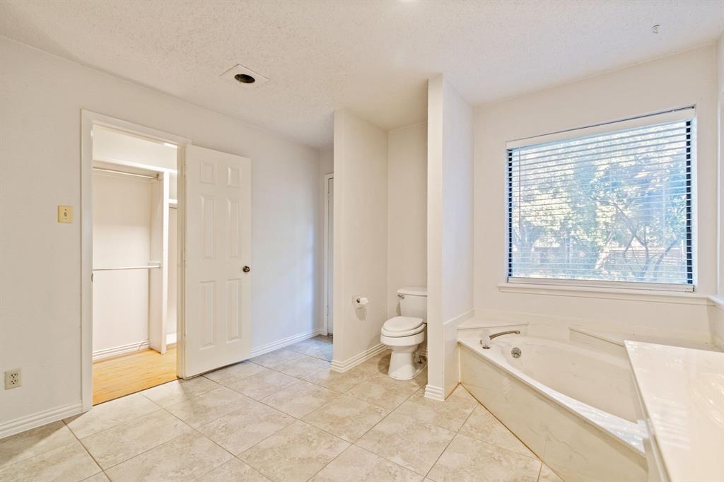 212 Magic Lane Sunnyvale, TX 75182 - Photo 13 of 22 a bathroom with a bathtub and a toilet