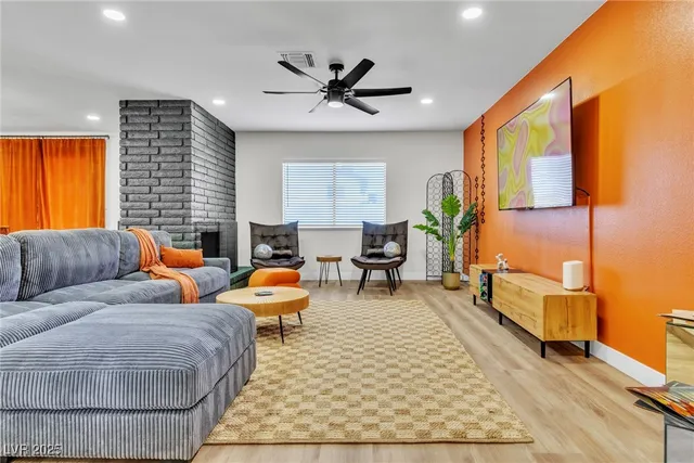 $2,800 | 425 Golden Valley Drive, Henderson, NV 89002