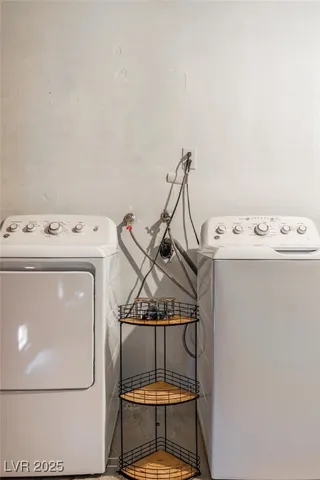 $2,800 | 425 Golden Valley Drive, Henderson, NV 89002