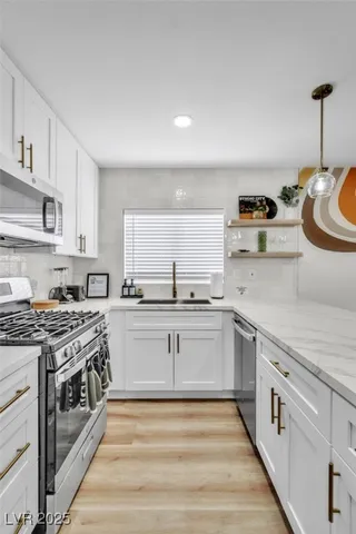 $2,800 | 425 Golden Valley Drive, Henderson, NV 89002