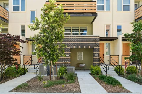 $878,000 | 2082 Mahuron Circle, San Jose, CA 95133