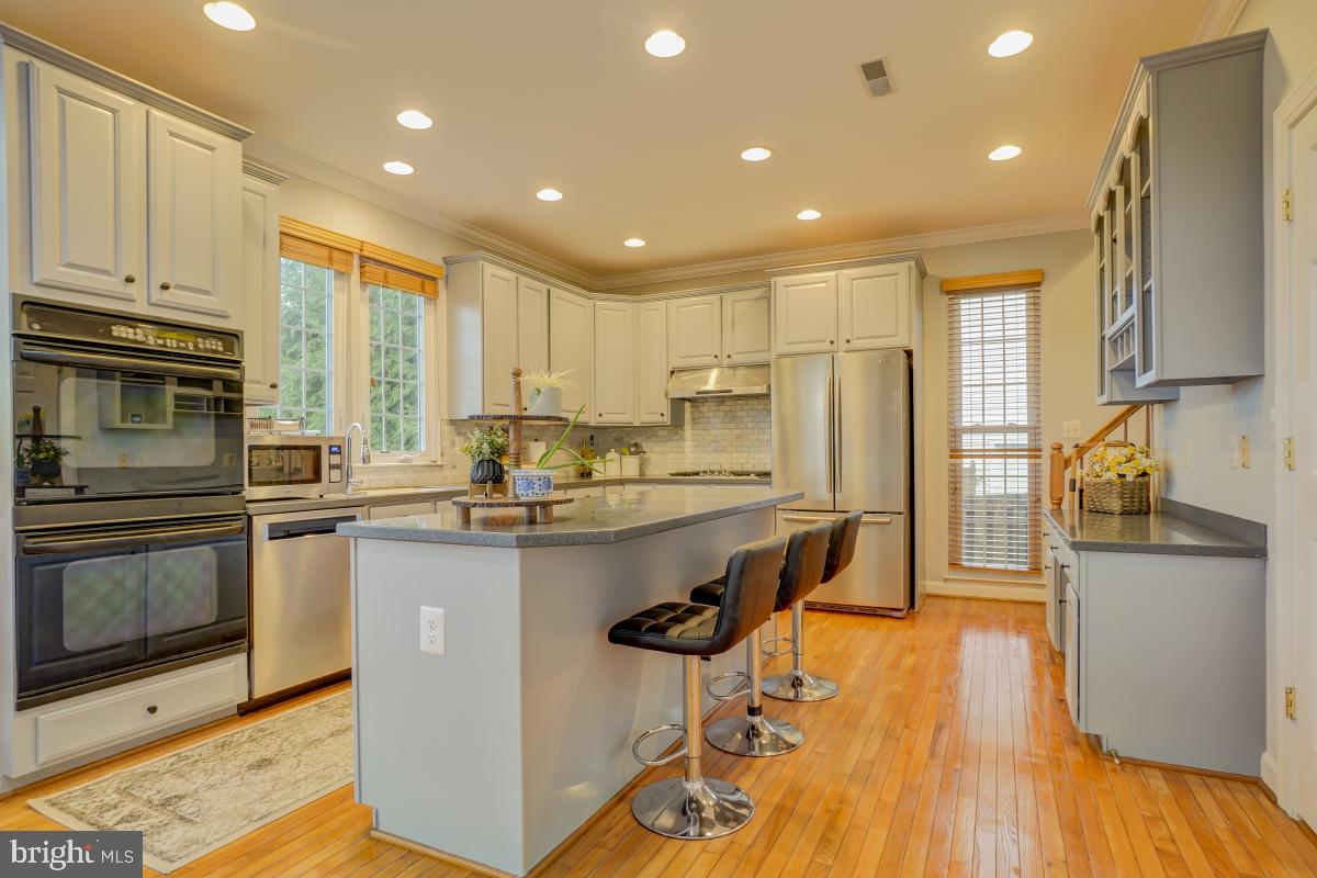13932 Bromfield Road Germantown, MD 20874 - Photo 14 of 41 Kitchen with Island