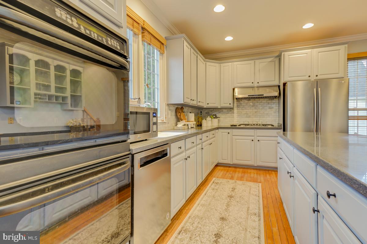 13932 Bromfield Road Germantown, MD 20874 - Photo 16 of 41 Kitchen