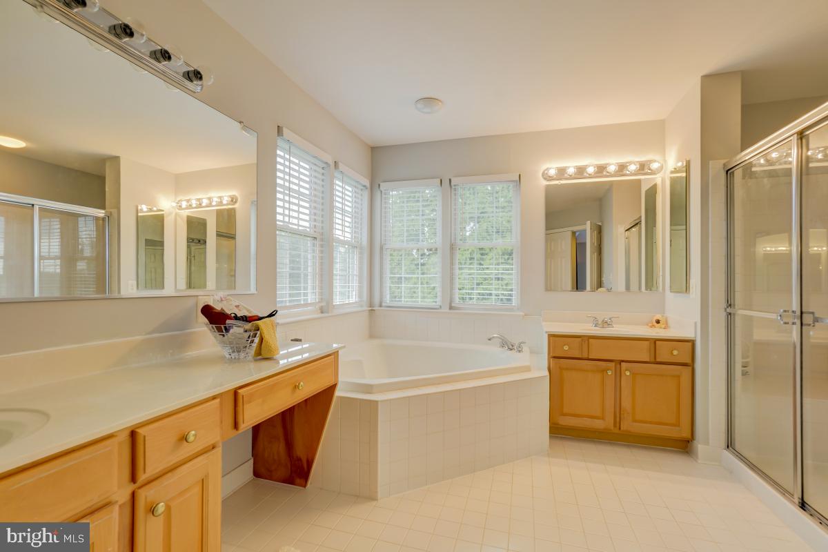 13932 Bromfield Road Germantown, MD 20874 - Photo 23 of 41 Master Bathroom