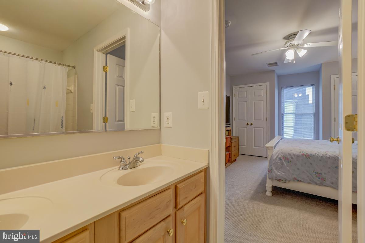 13932 Bromfield Road Germantown, MD 20874 - Photo 30 of 41 Jack and Jill Bathroom
