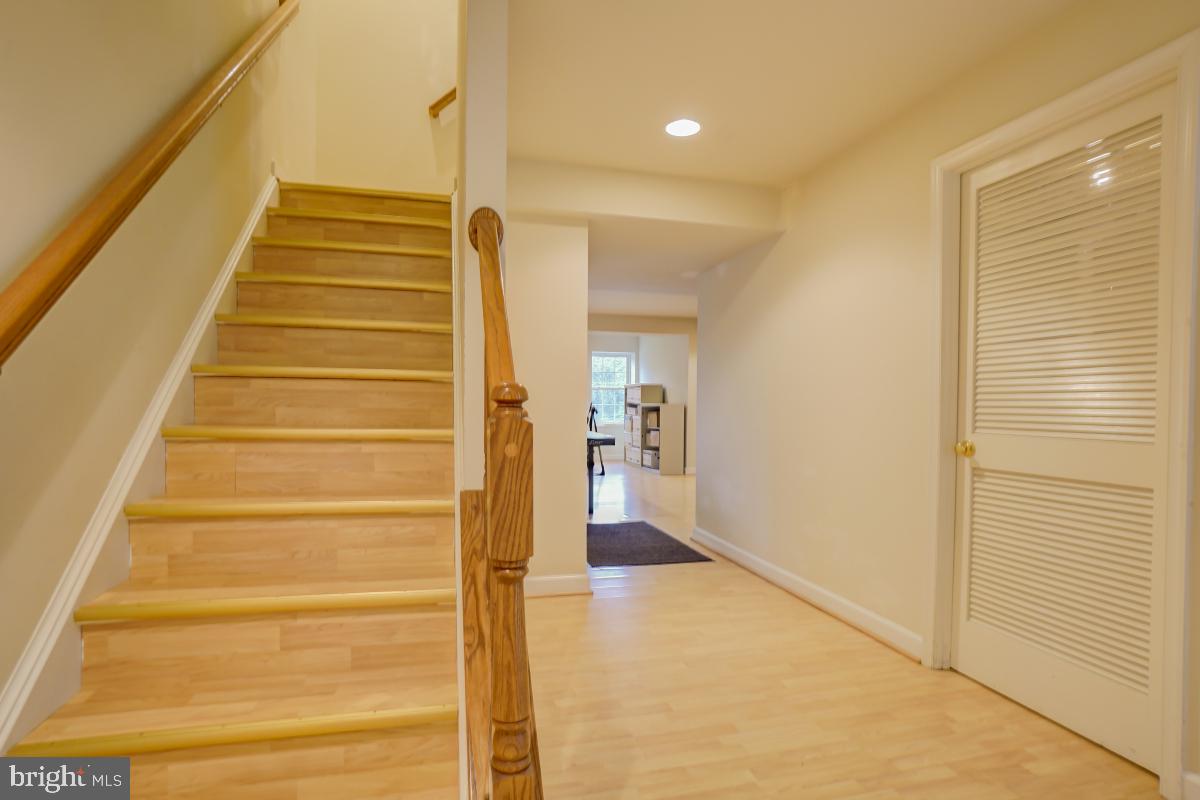 13932 Bromfield Road Germantown, MD 20874 - Photo 36 of 41 Hallway to the Basement