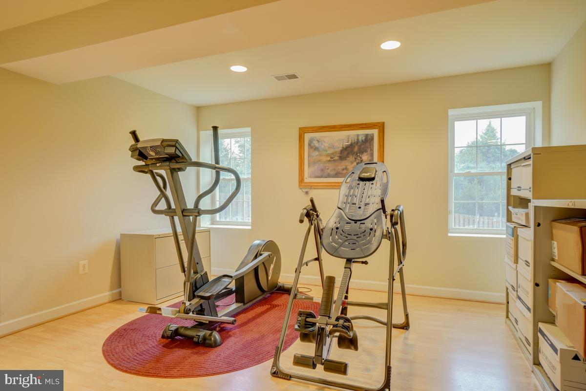 13932 Bromfield Road Germantown, MD 20874 - Photo 38 of 41 Finished Basement