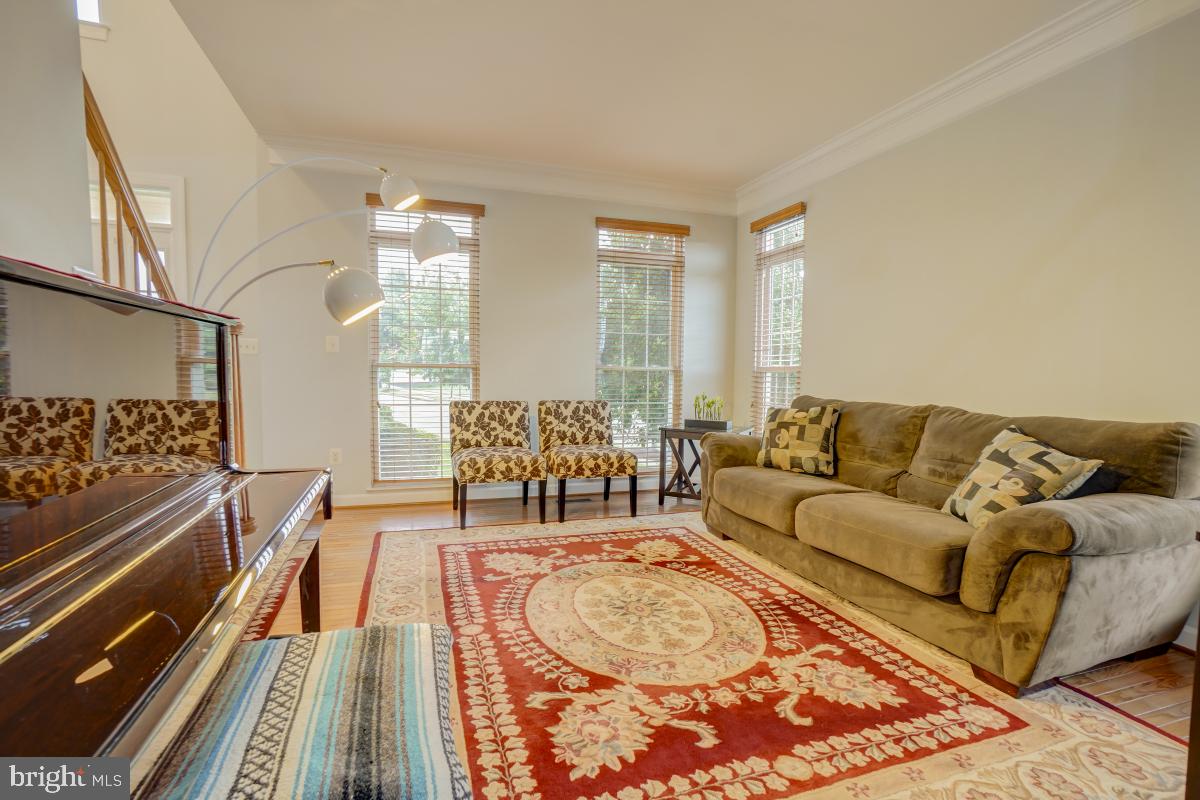 13932 Bromfield Road Germantown, MD 20874 - Photo 5 of 41 Living Room