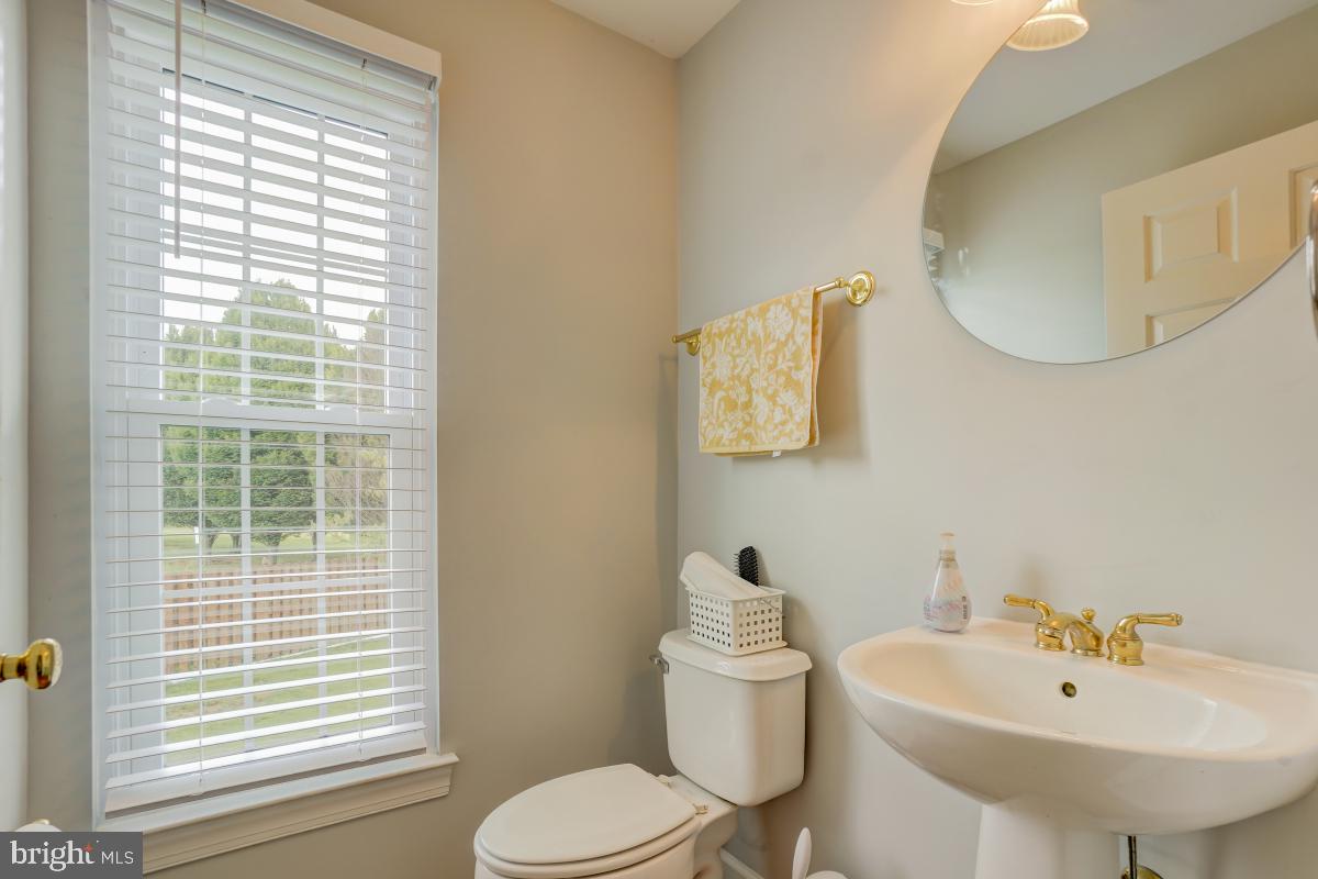 13932 Bromfield Road Germantown, MD 20874 - Photo 6 of 41 Powder Room
