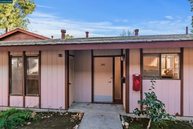 a view of a entrance of the house