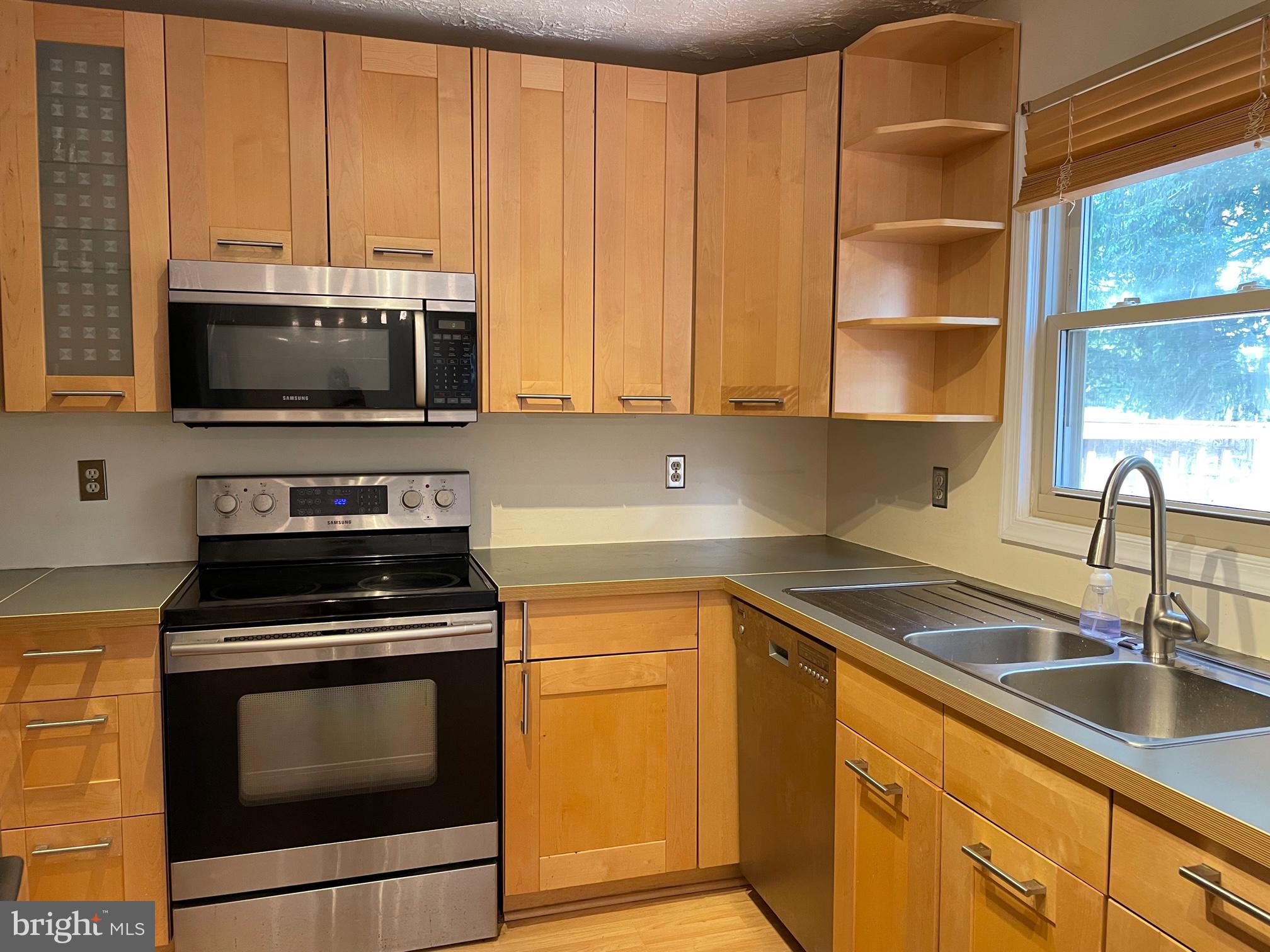 857 Flagler Drive Gaithersburg, MD 20878 - Photo 8 of 19 kitchen
