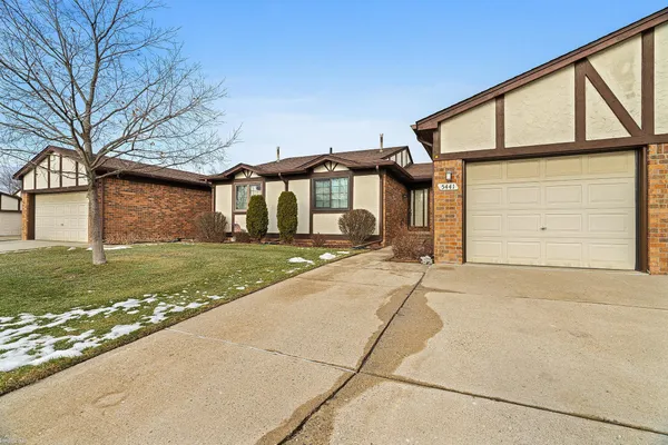 $169,900 | 5441 Stanford Court, Unit # 94; BUILDING # 24, Warren, MI 48091