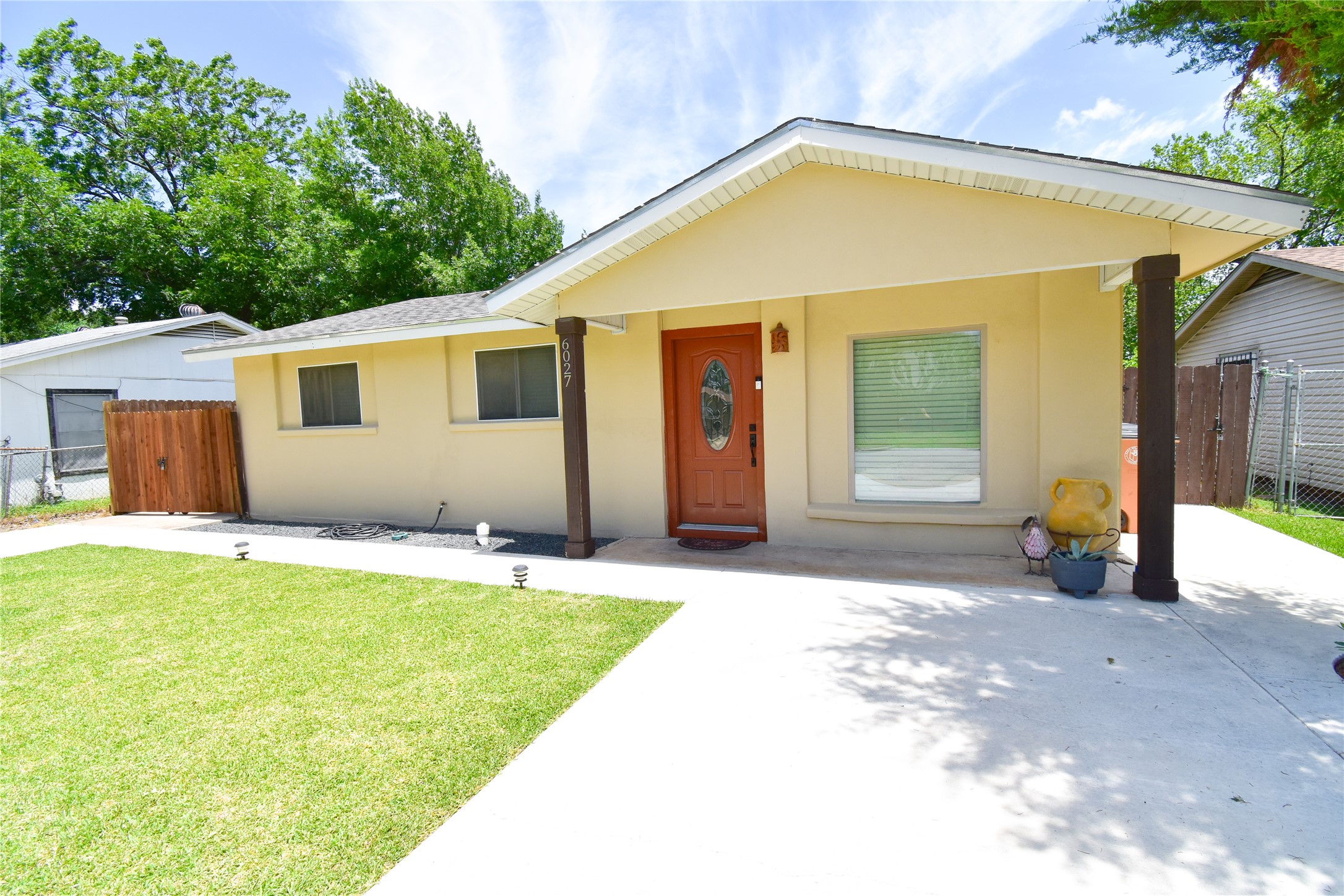 6027 Bluebell Circle Austin, TX 78741 - Photo 2 of 29