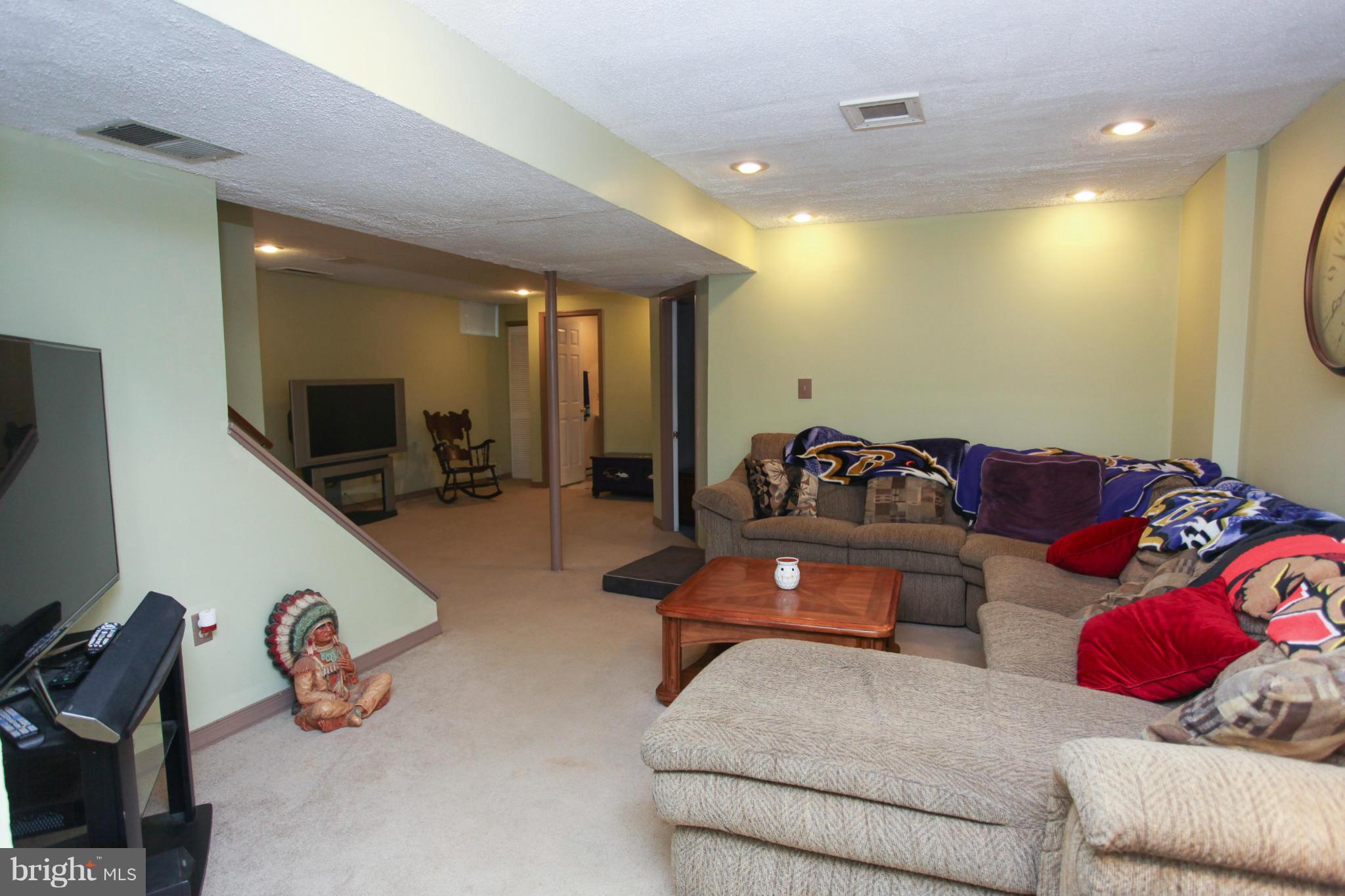 1608 South Rolling Road Halethorpe, MD 21227 - Photo 22 of 30 Family Room