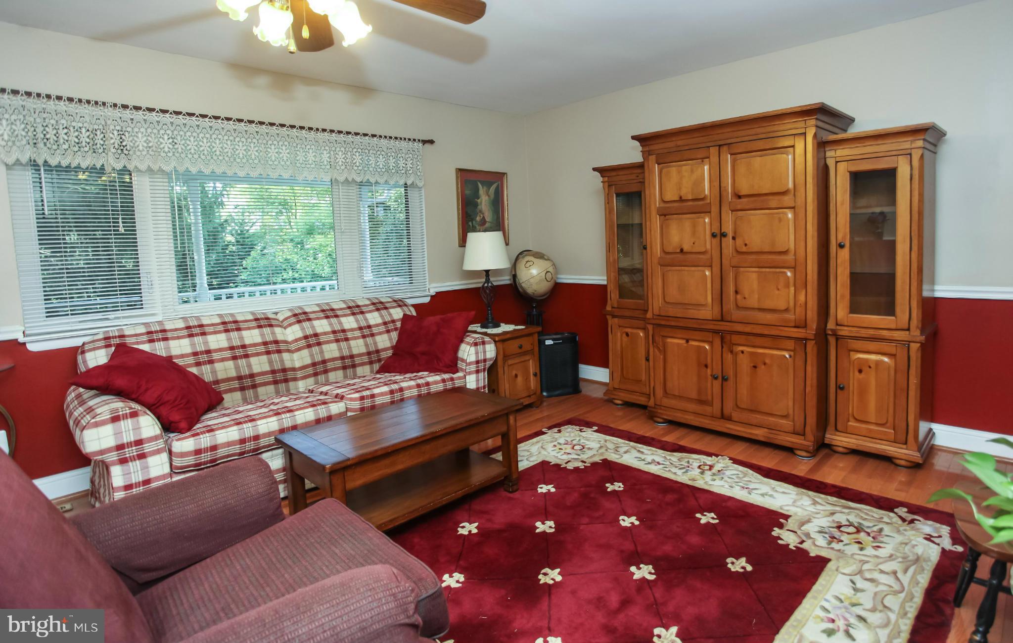 1608 South Rolling Road Halethorpe, MD 21227 - Photo 7 of 30 Living Room