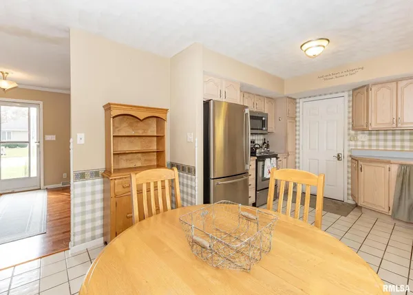 $259,900 | 592 Lake Drive, Woodhull, IL 61490